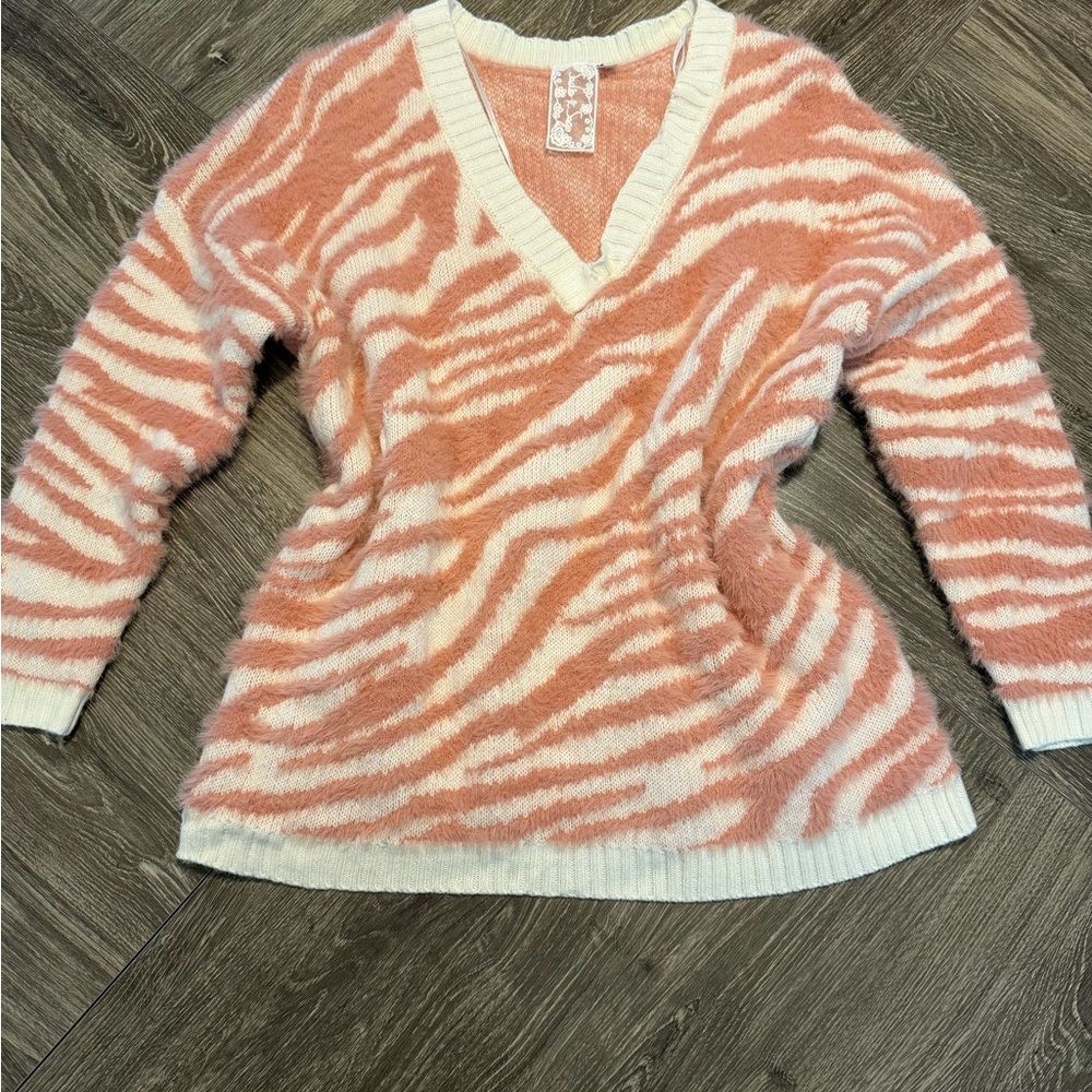 Sadie & Sage V-Neck Sweater in Pink and Cream